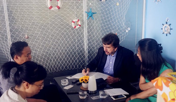 中國日報高級記者安德魯穆迪到我公司進行采訪