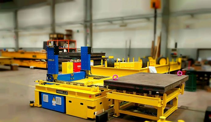 AGV小車在塑料注射成型過程中的應用（無線充電）