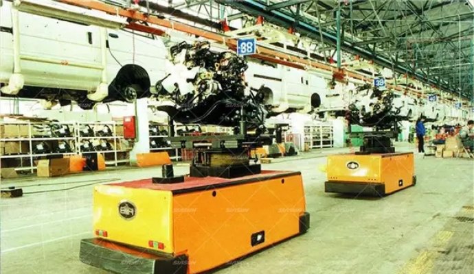 無軌導航AGV作為柔性生產線應運而生（無線充電）