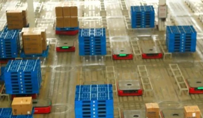 揭秘AGV倉儲(chǔ)機(jī)器人“貨到人到”的揀選模式（無線充電）