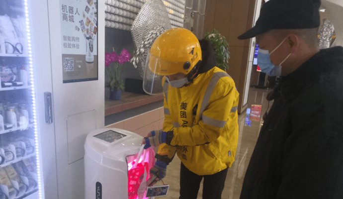 餐飲機器人讓送餐服務(wù)更智能（無線充電）