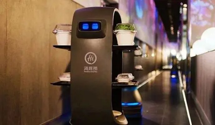 服務機器人的應用場景（無線充電）