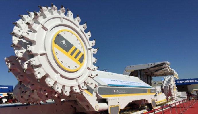 煤礦采煤類機器人有哪些功能？（防爆無線充電）