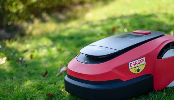 你知道嗎？戶外清掃機(jī)器人已經(jīng)可以這樣充電了！（無線充電）